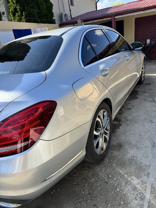 Mercedes-Benz C220