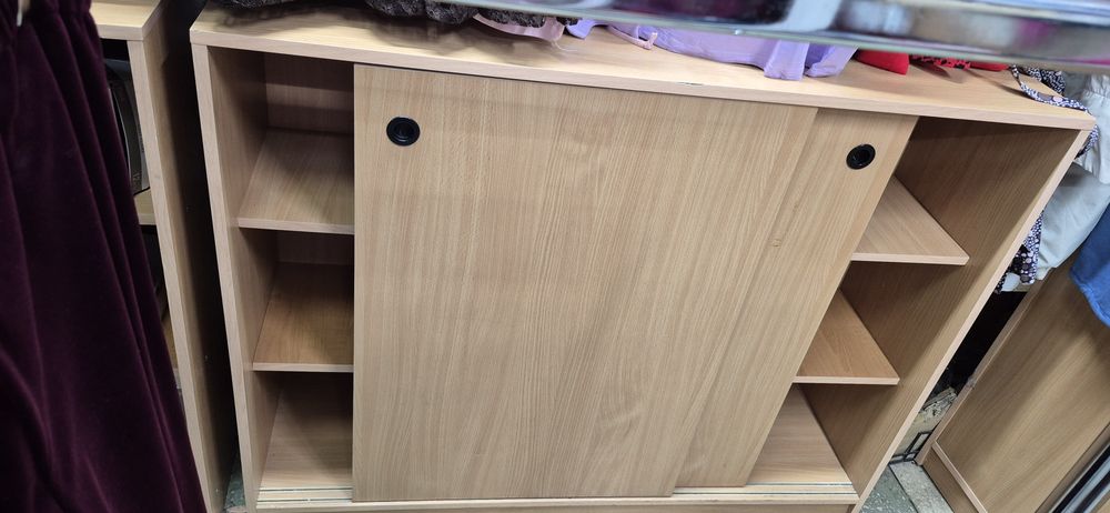 Продам стол 5000,тумба 10000т