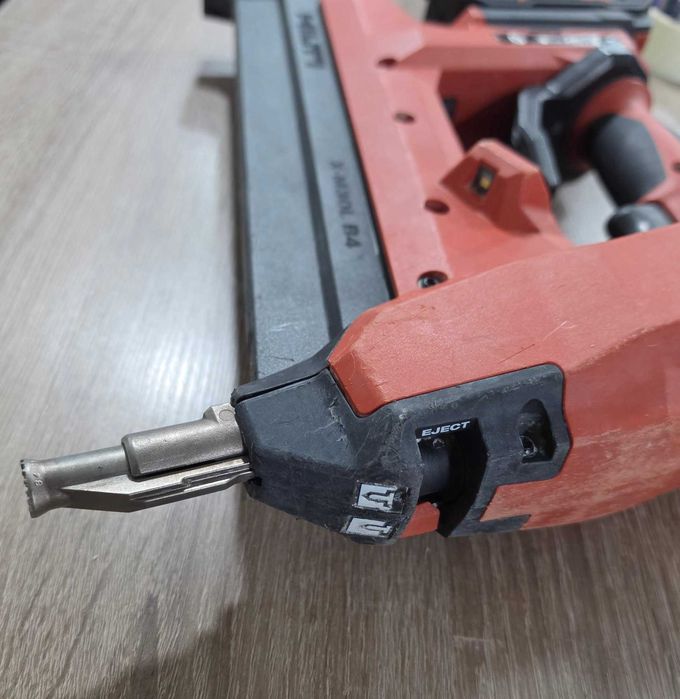 Акумулаторен пистолет за пирони в бетон Hilti BX 4 22