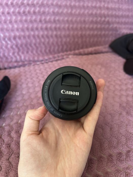 Продам фотоаппарат Canon eos 250d