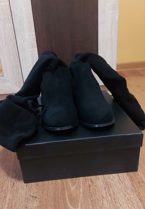 Cizme Formazione cu toc mic, peste genunchi