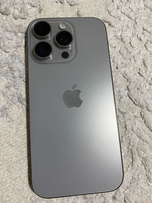 Продам айфон 16 про  серебро