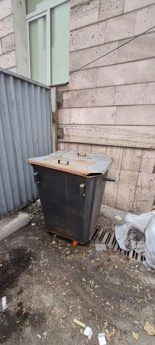 Продам мусорный бак б/у.
