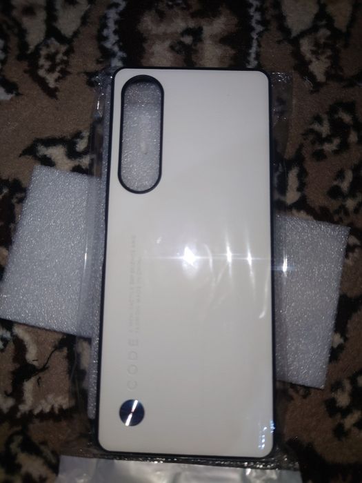 Sony Xperia uchun original g'ilof. Yangi.