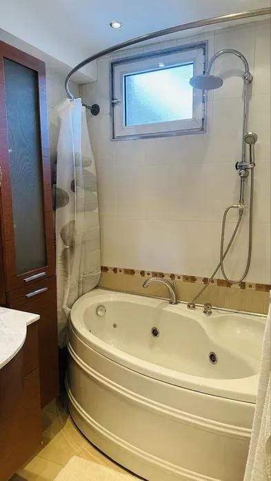 Дава се под наем Тристаен апартамент в Пловдив, Център - 100 кв.м за 997.05 € - Снимка #10