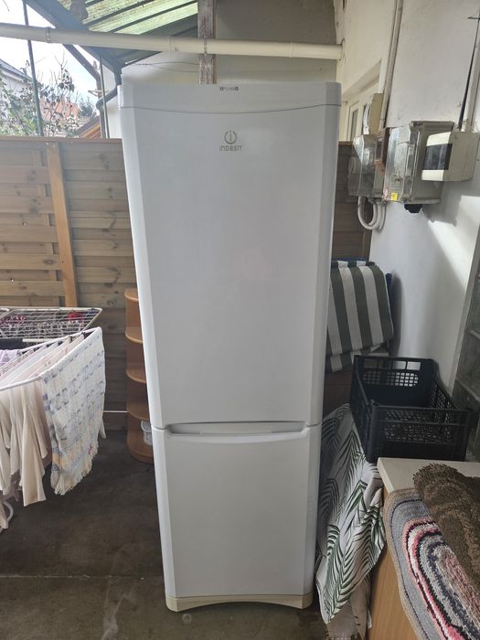 Combina frigorifică Indesit