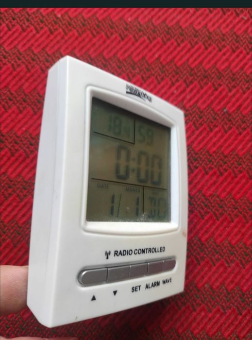 Ceas cu alarmă, calendar și masurat temperatura