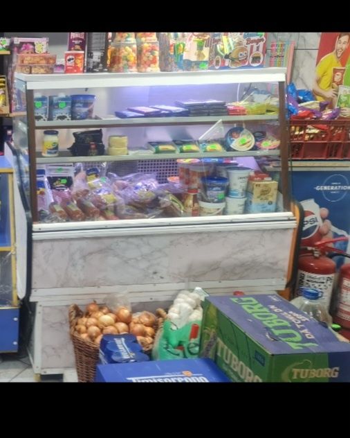 Vitrina de mezeluri si lactate