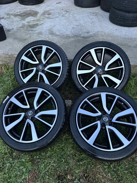 Оригинални джанти с гуми Nissan 19" 5x114,3