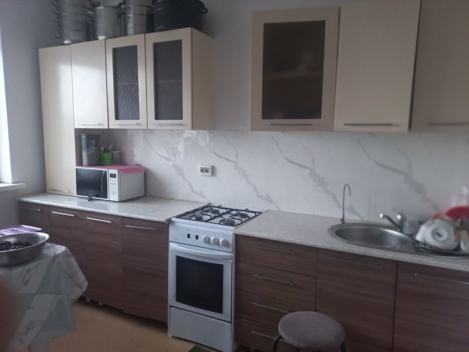 Продаётся кухонный без плиткий