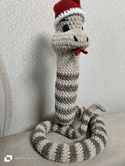 Продаётся игрушка.