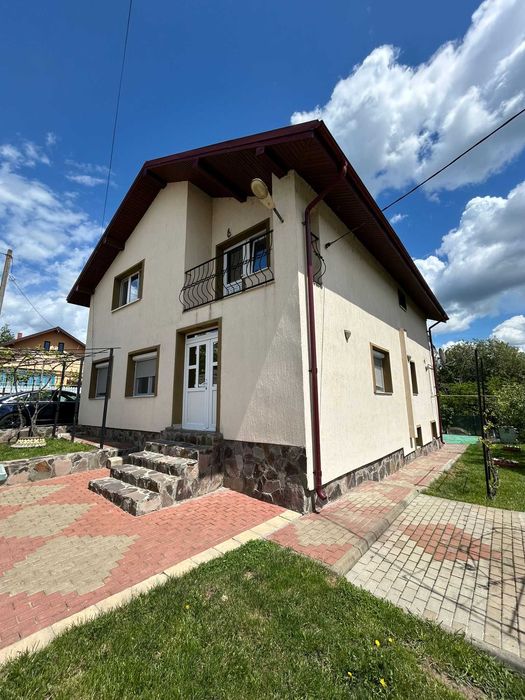 Vila spatioasa de vânzare