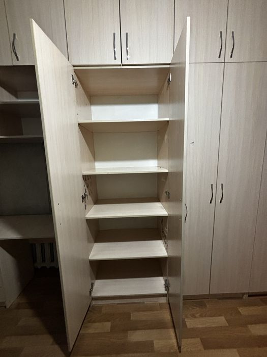 Продается стенный шкаф