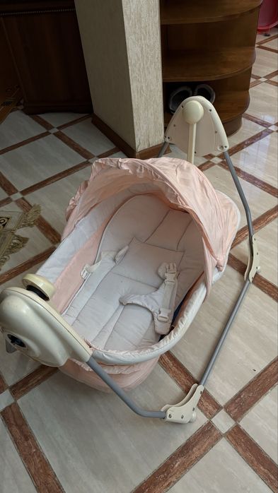Продам кокон качалку для новорожденных