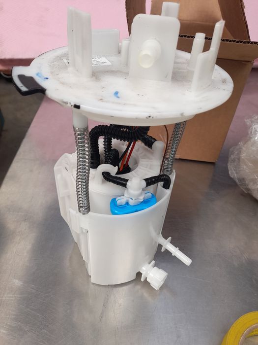 Бензинова помпа мерцедес W167 W205 W223