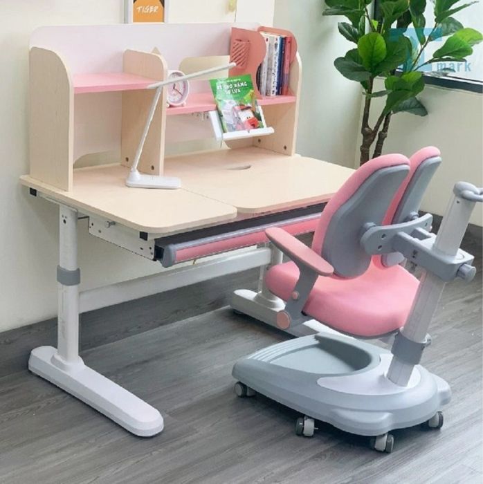 Bolalar uchun ergonomik parta va stul komplekti