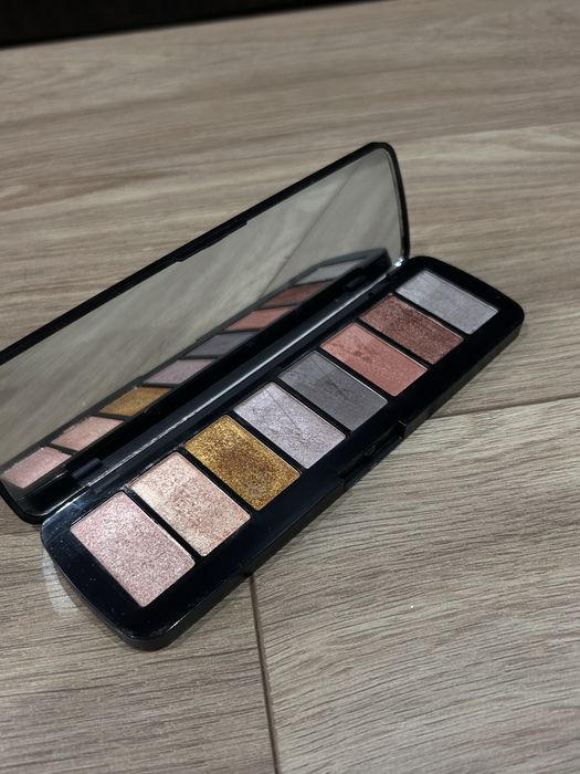 Палитра със сенки