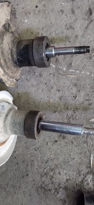 Продам амортизаторы калина передние.