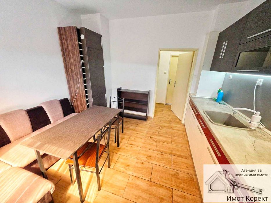 Имот Корект дава под наем обз 4-Стаен апарт до х-л Елеганс