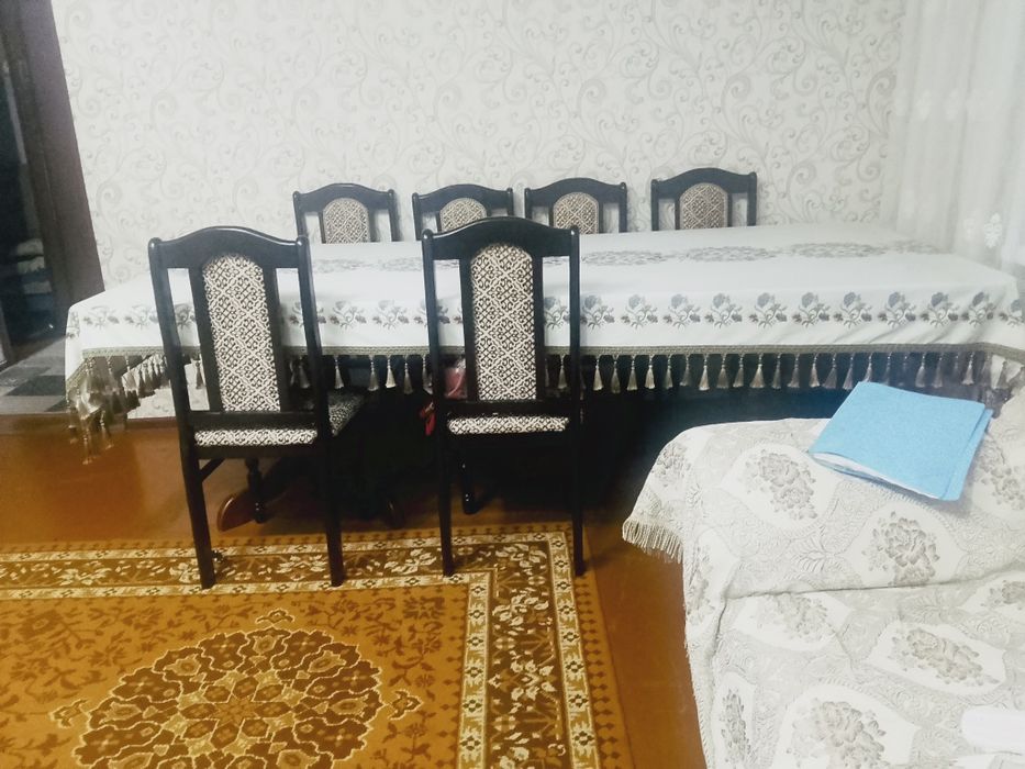 Продам стол без стульев