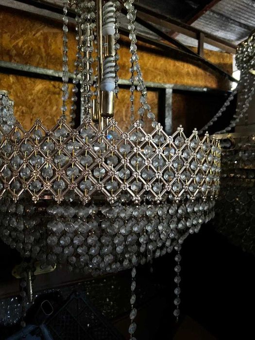 Столы и люстры цена договорная