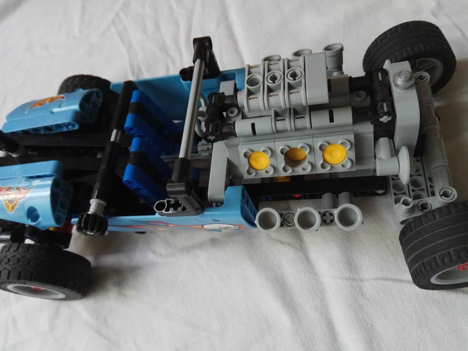 Lego Technic 42022, Masina tunata 2 in 1.