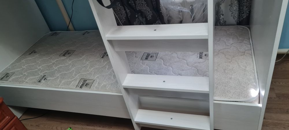 Двухъярусная кровать