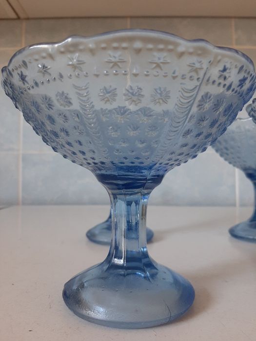 Продаю вазочки  стекло