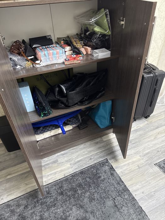 Срочно продам шкаф б/у . Три полки