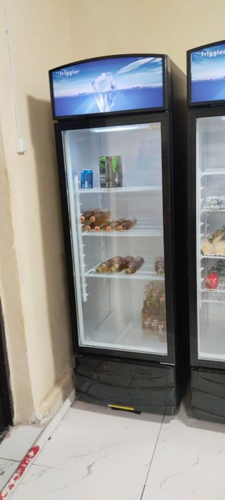 Витринный холодильник