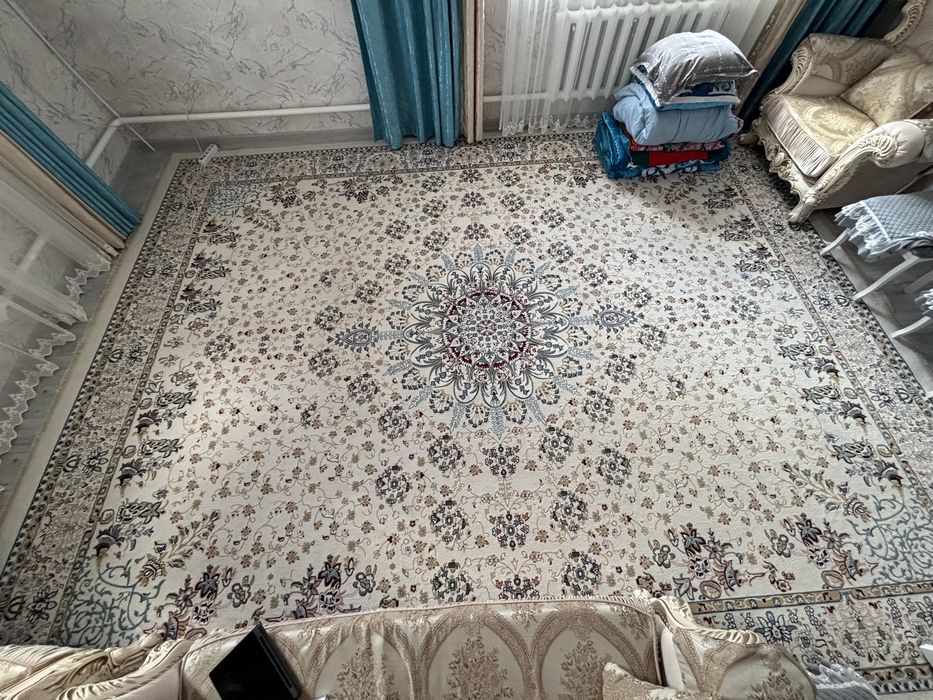 Ковёр почти новый