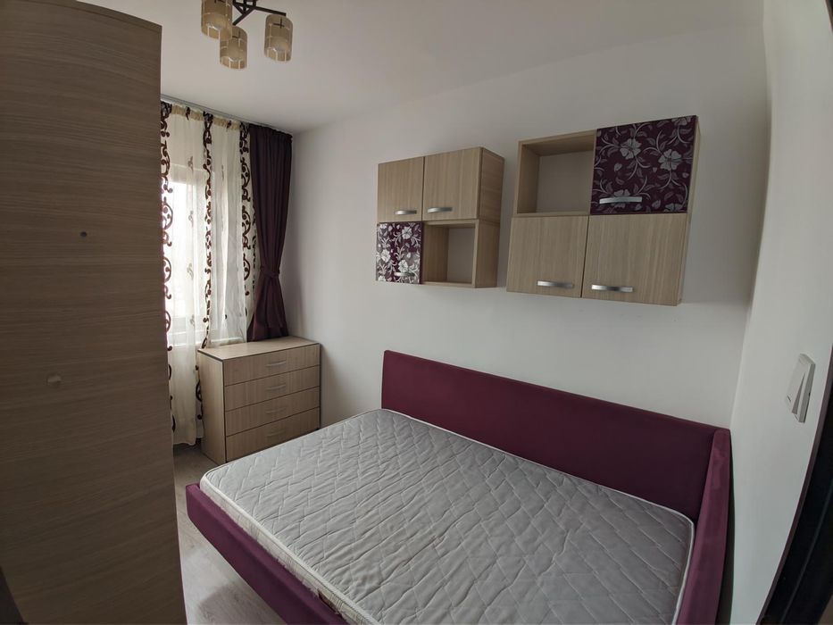 Închiriez apartament 3 camere – zonă centrală