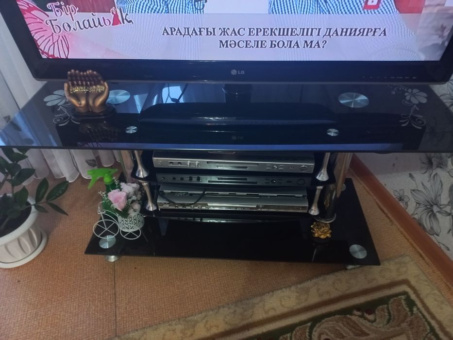 Продаётся тумба под Телевизор