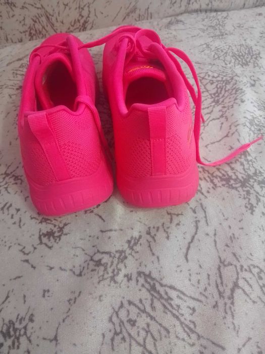 Skechers neon pink 41 номер нови