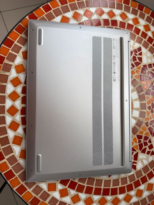 Near-Mint Lenovo IdeaPad Slim 5 | Ryzen 5 8645HS | 16GB RAM | 1TB SSD | Radeon 760M | OLED Display