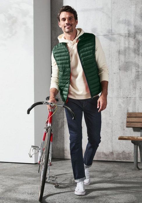 #жилет  Ультра легкий
Ультралегкий, водоотталкивающий

Ультралегк