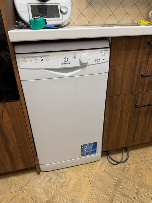 Продам Посудомойку индезит 45см.