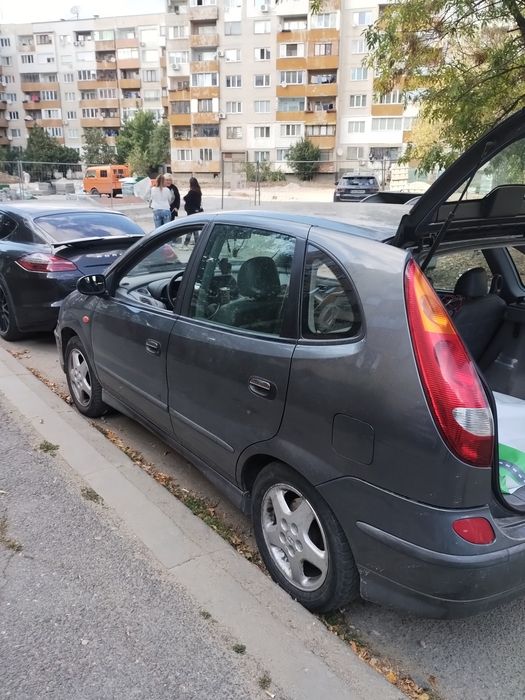Продавам Нисан Алмера Тино