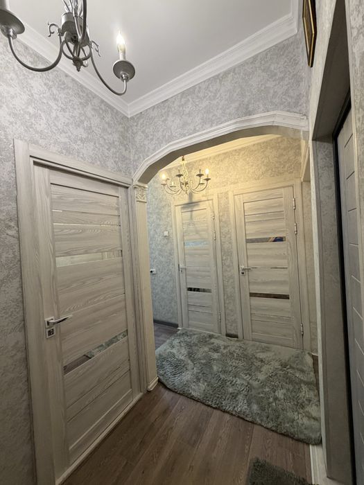 Продается 2 х  комнатная  с 1 го этажа. квартира с ремонтом и с мебель
