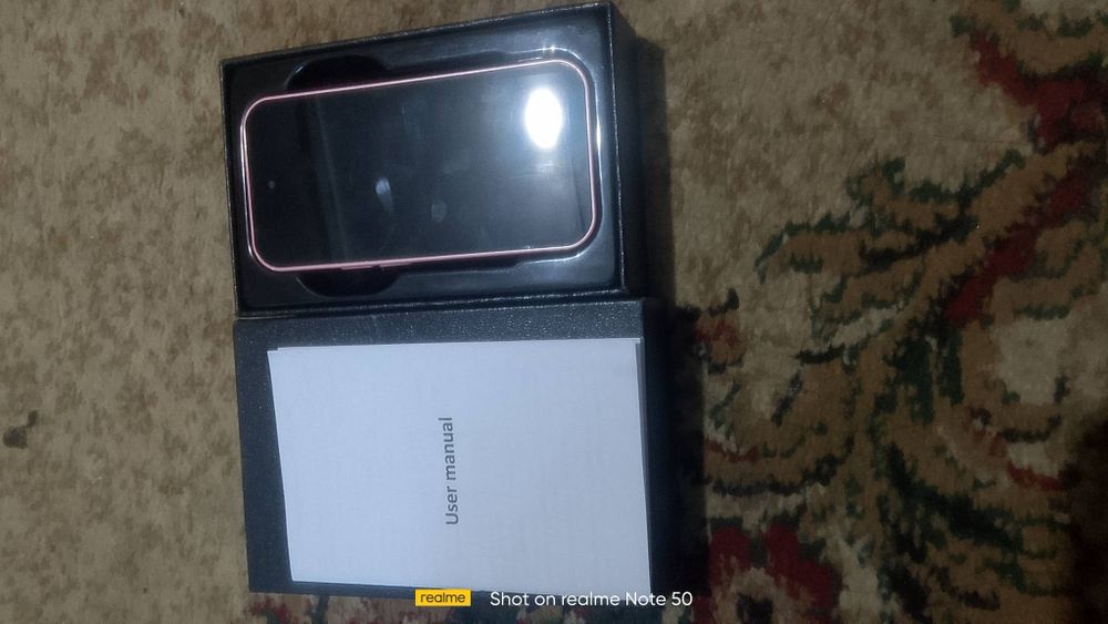 Mini smartfon sotiladi