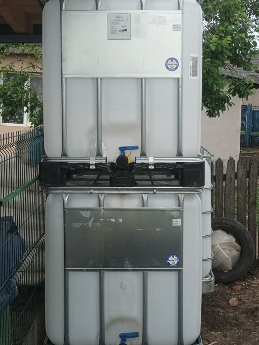 Vând butoaie de Plastic de 1000 l