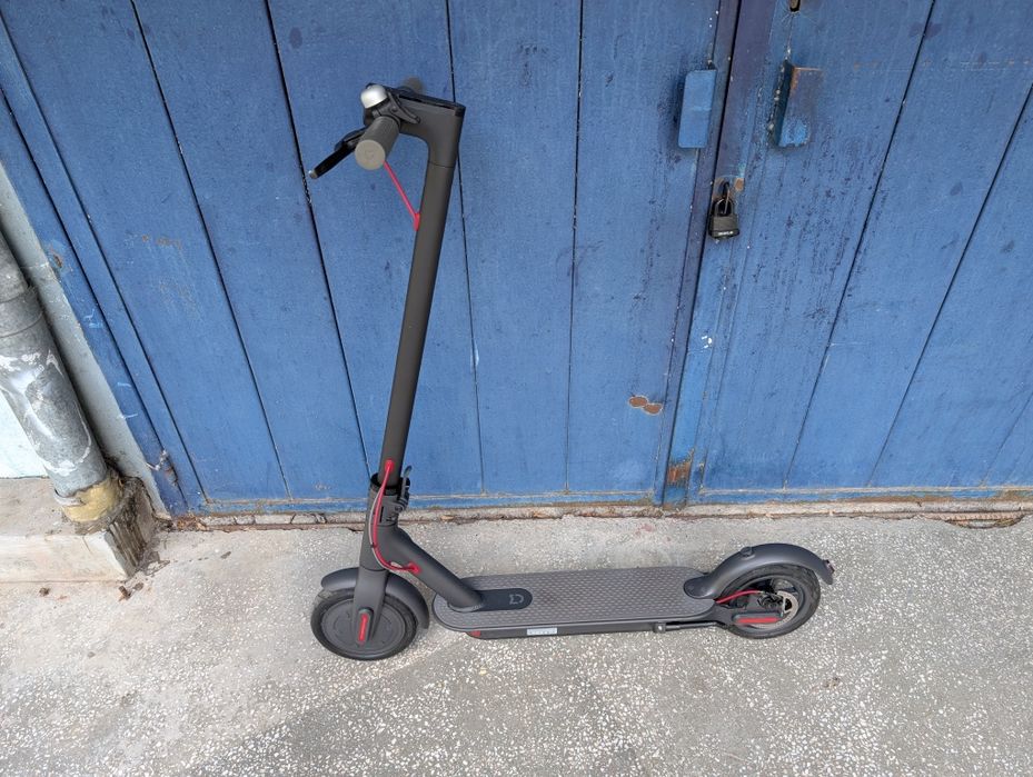 Електрически скутер Xiaomi M365 + резервни гуми