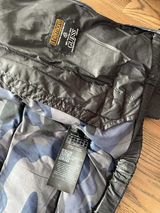 Чисто ново Яке Guess Thermore Black, Размер L