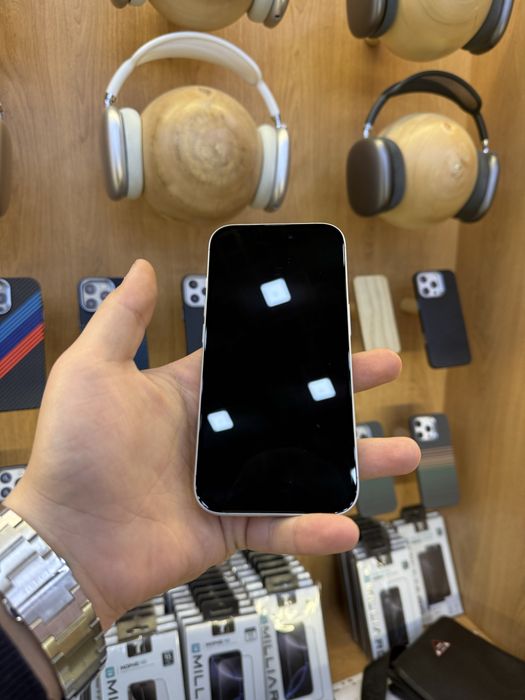 Iphone 16 White idyal