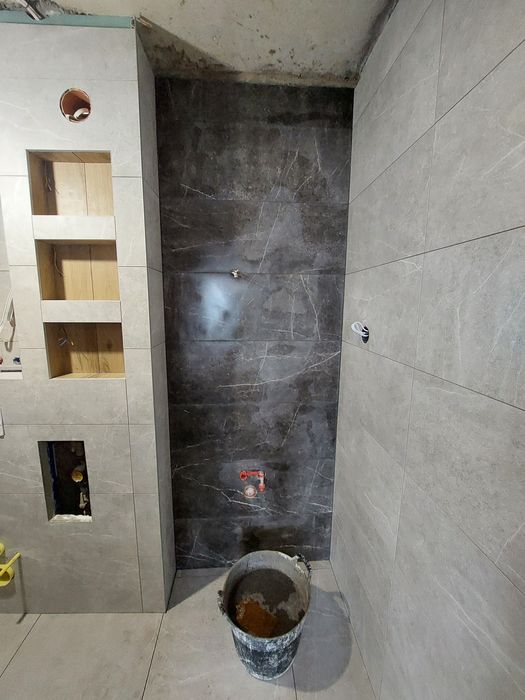 Поставяне на плочки