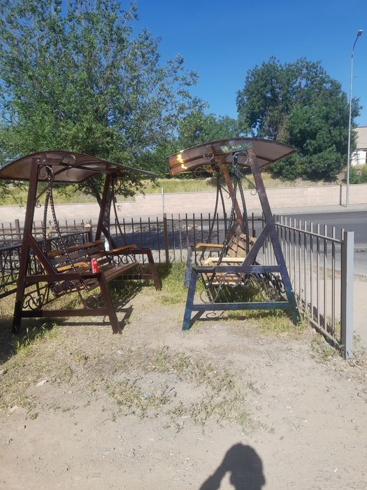 Садовые качели, тапчаны беседки
