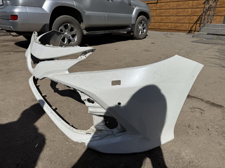 Оригинальный бампер на Camry 70