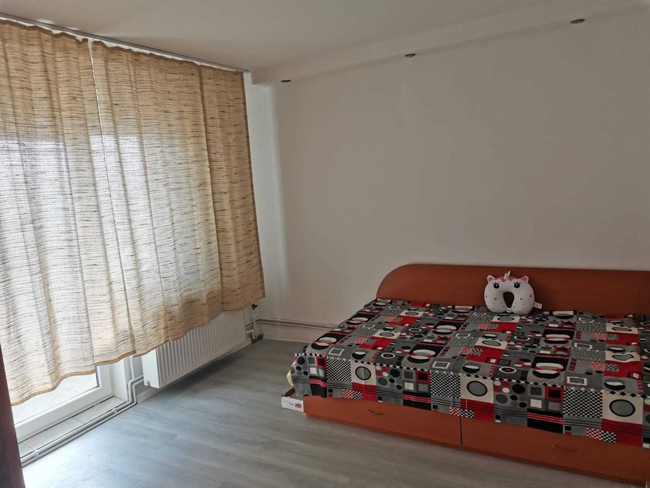 Închiriez apartament 3 camere Craiova, zona Lăpuș-Arges