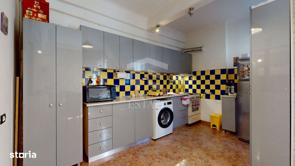 Apartament interbelic cu 3 camere, 124 mp, vis-à-vis de