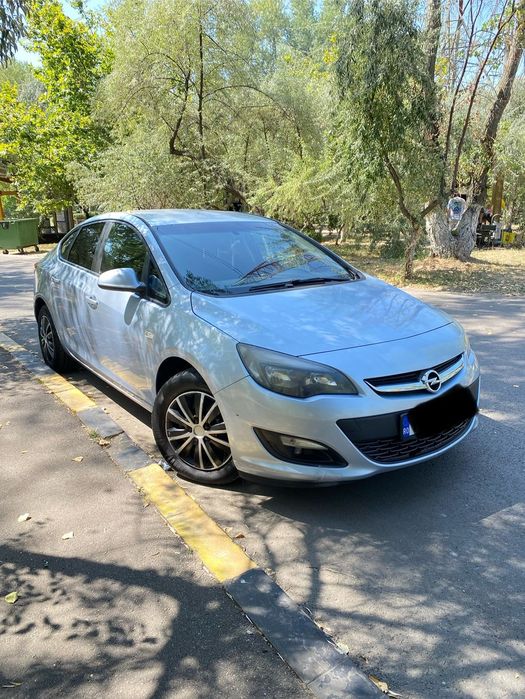 Opel Astra Opel Astra J | 2014 | 1.4 benzină 100 CP + GPL | Unic proprietar | 170